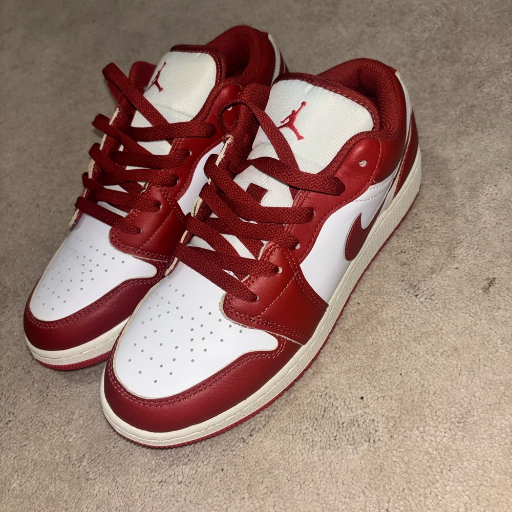 Nike Kids Low-Top Sneakers in Red and White